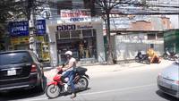 Russian driver reverse car on Vietnam street