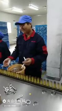 Travailleur efficace à l'usine