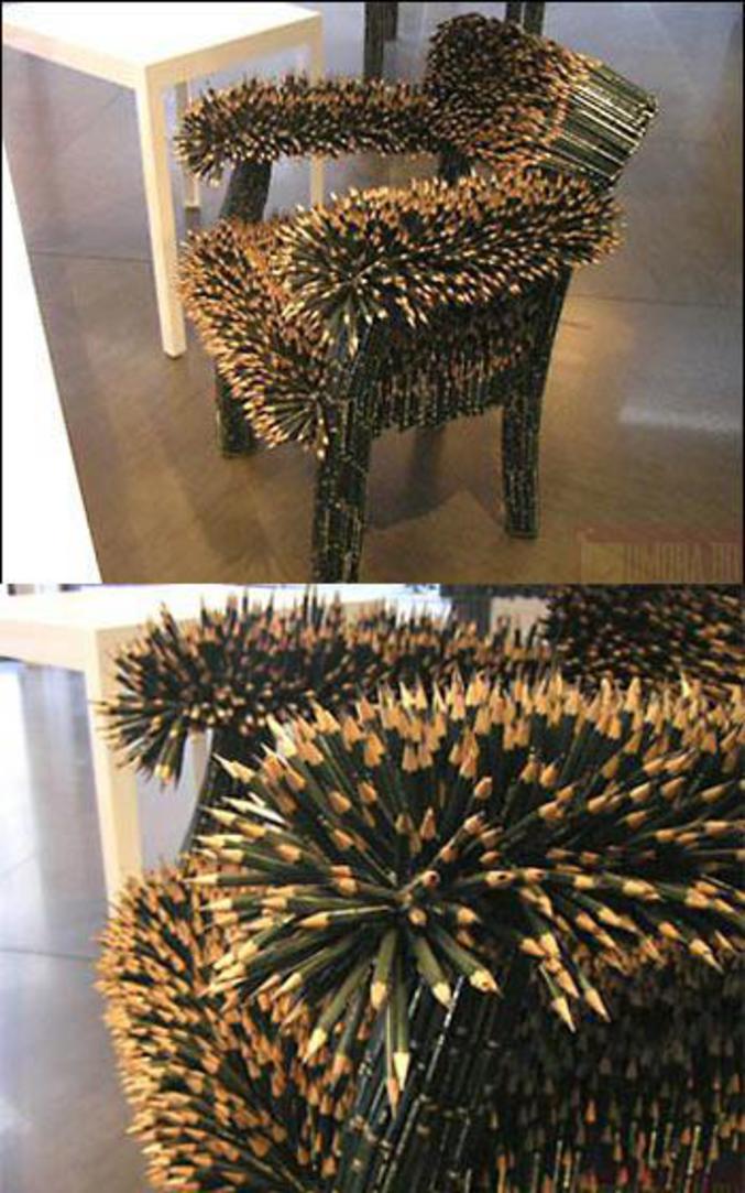 Une chaise réalisée entièrement avec des crayons. Attention les fesses !