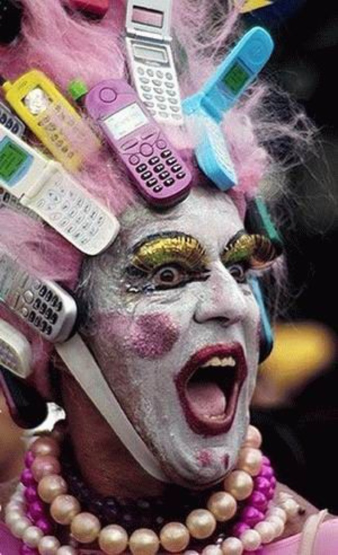 Une coiffure à base de téléphones portables