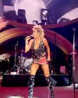 Extrait d’américan woman par Miley Cyrus le 4 juillet 2021 à Las Vegas