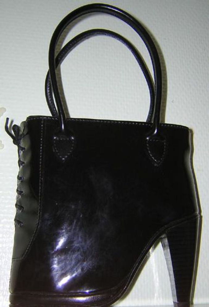 Un sac pour femme en forme de chaussure à talons
