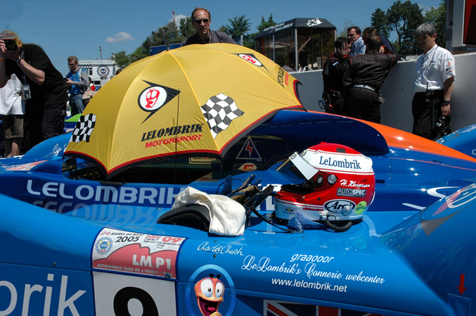 Dans les stands, prêt pour la course finale ...