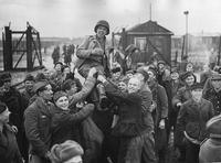 Printemps 1945, les américains viennent de libérer un camp de prisonniers russes.
