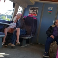Y a pas d'âge pour abuser d'une vieille dans les transports