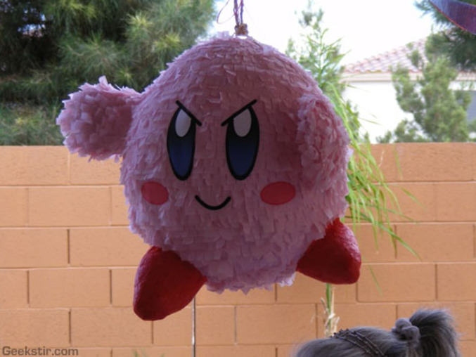 Une pinata en forme de Kirby pour tout ceux qui veulent se venger de ce grand héros.