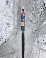 Porte containers dans l'Océan Glacial Arctique