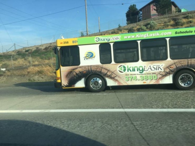 Est-ce qu'on voyage à l'œil dans ce bus ?