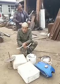 Pendant ce temps, dans un chantier...