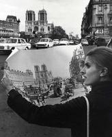 Une des dernières productions de Robert Doisneau en 1977 : vue de Notre-Dame (avec, en 1er plan, le même angle vers 1900)