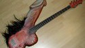Guitare basse phallus