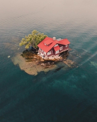 La petite maison sur le lac