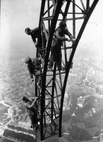 1924, on repeint la tour Eiffel