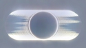 Éclipse annulaire et montagnes lunaires