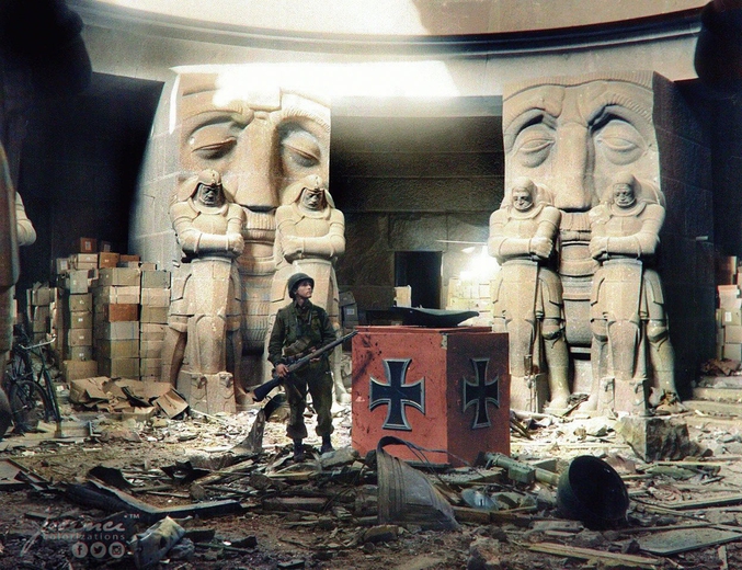 En avril 1945, dans les vestiges du monument de la Bataille des Nations, à Leipzig.

La Bataille des Nations fut la plus grande de l'histoire jusqu'à la Première Guerre Mondiale en opposant plus de 500 000 soldats, et la plus sanglante avec 92 000 morts ou blessés tout camp confondu. Elle dura du 16 au 19 octobre 1813 et s'acheva sur une défaite décisive de Napoléon Ier face aux troupes coalisées de l'Autriche, de la Prusse, de la Russie et de la Suède. 

Ce monument érigé en commémoration en 1913, 100 ans après le combat, est typique du style "Kolossal" cher à l'empereur Guillaume II. Personnellement, les statues me font penser à celles qu'on trouve sur la façade de la gare de Metz (même époque sous occupation teutonne).

Colorisé par https://jecinci.com