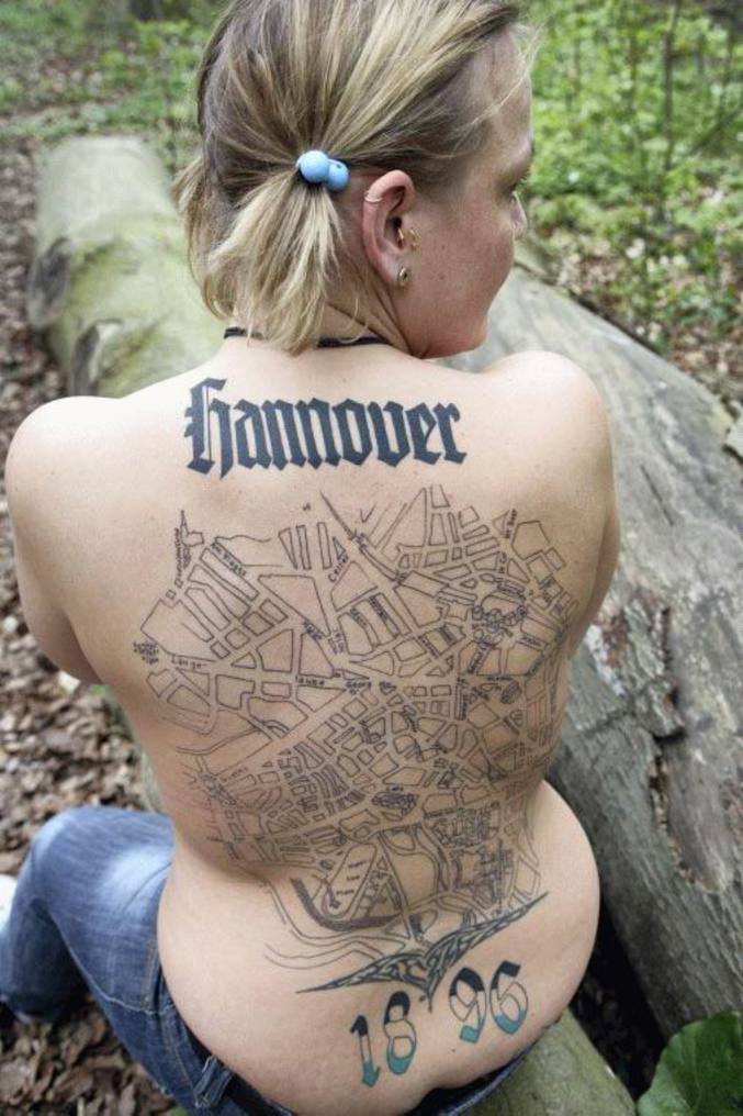 Un tatouage représentant un plan d'Hanovre.