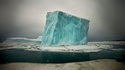 Iceberg en forme de cube, au nord du Groenland