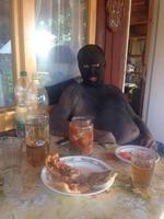 La pizza n'est sans doute pas assez cuite, mais lui OUI !!!