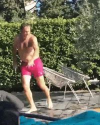 aldo maccione à la piscine