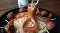 Spaghetti, pieuvre et saucisse
