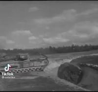 Tank britannique passant une tranchée 