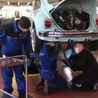 Pendant ce temps, au garage