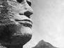 1936, après la victoire à Adoua (Ethiopie) et pour faire oublier la peignée de 1896, les soldats italiens ont érigé une sorte de duce-sphinx