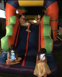 Les enfants jouent en 2017