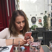 Une femme multi-tâches