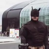 Batman essaie de pécho en comicon