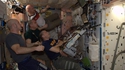 Pendant ce temps, dans la Station Spatiale Internationale...