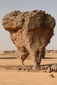 Erosion  due au vent au Sahara