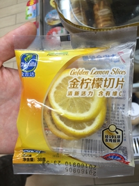 Un peu de plastique avec votre citron?