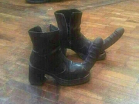 Il est déconseillé de se faire donner un coup de pied au derrière...