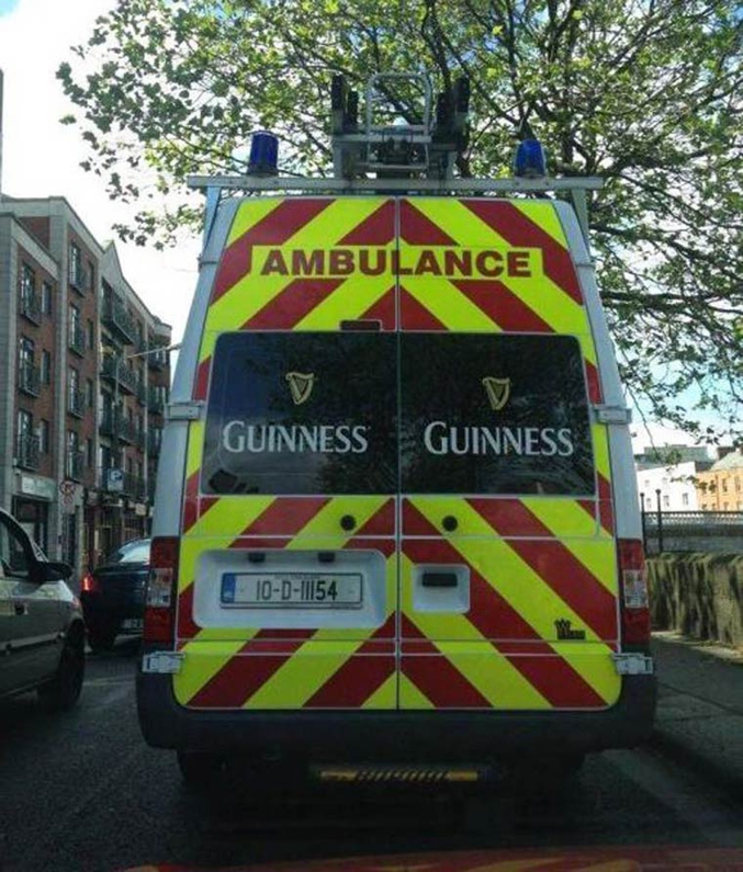 Une ambulance qui vous ramène au pub