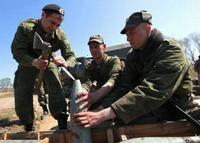 Soldats russes jouant aux cons