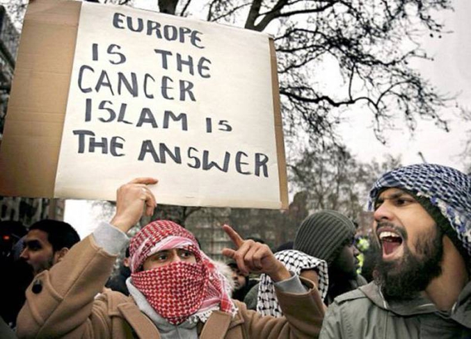 Image datant de février 2006 prise à Londres lors d'une manifestation organisée par le parti islamiste Hizb ut-Tahrir contre les caricatures de Mahomet
