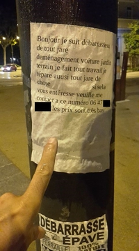 Il a dû se débarrasser de son Bescherelle dans le tas
