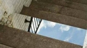 Un miroir dans les escaliers