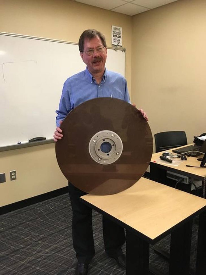 un disque dur de 10MB en 1960