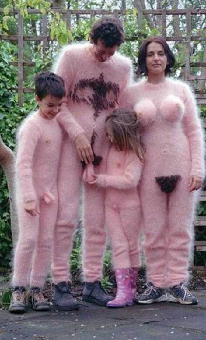 Un costume pour les familles naturistes mais timides.