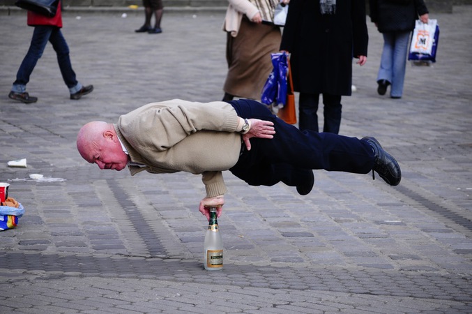 Un homme qui s'est entrainé longtemps adolescent.