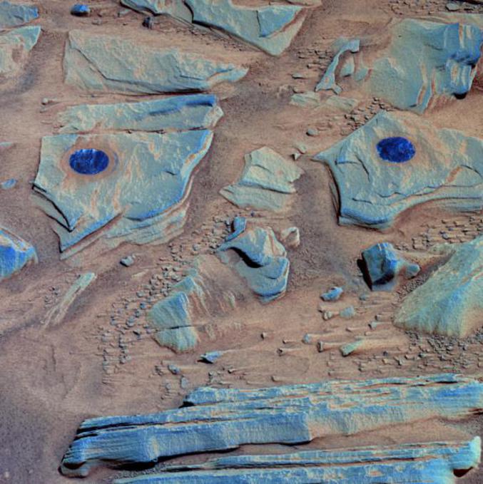 Même sur Mars ! (photo en fausses couleurs de roches analysées par le Rover Spirit de la NASA)