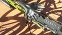 Une selle de vélo qui remplit les mains d'un honnête homme