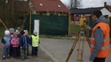 Kan les mômes prennent le géomètre pour le photographe scolaire
