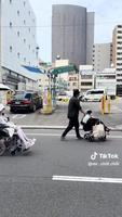 Pendant ce temps-là, au Japon