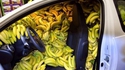 Phil a refait le plein de la Philmobile pour le week-end, voilà ! Ça ! C'est fait...