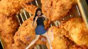 Des boobs, une voix, du poulet