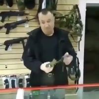 Un Russe et une grenade