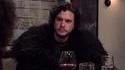Jon Snow met l'ambiance à table